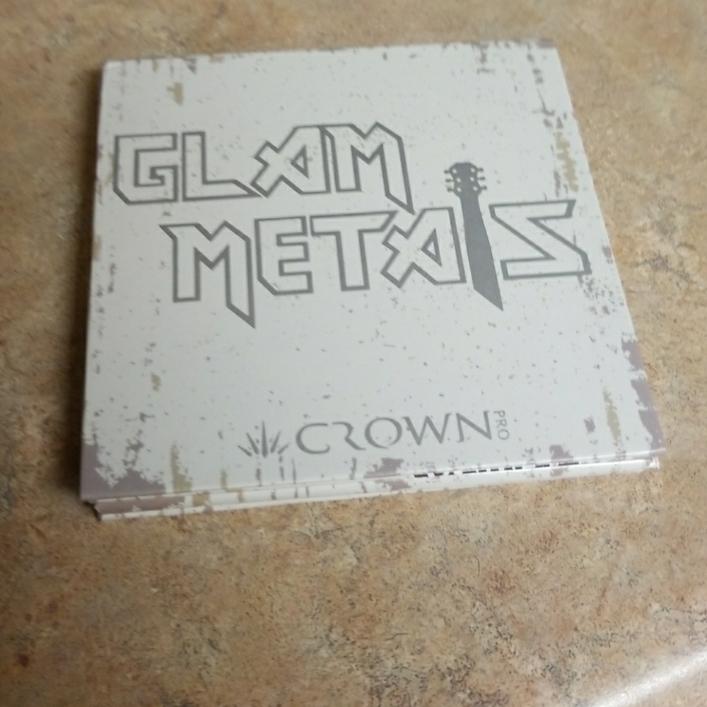 Crown - Glam Metals eyeshadow palette
